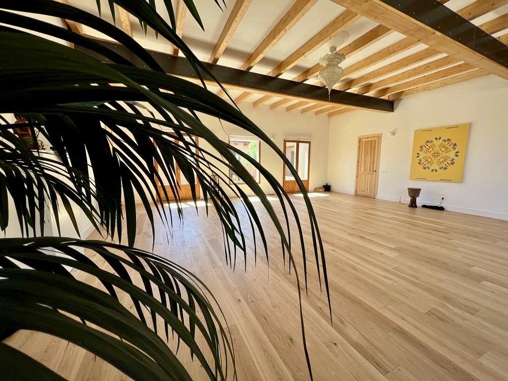 Sala de práctica del centro de retiros en Manzanares el Real